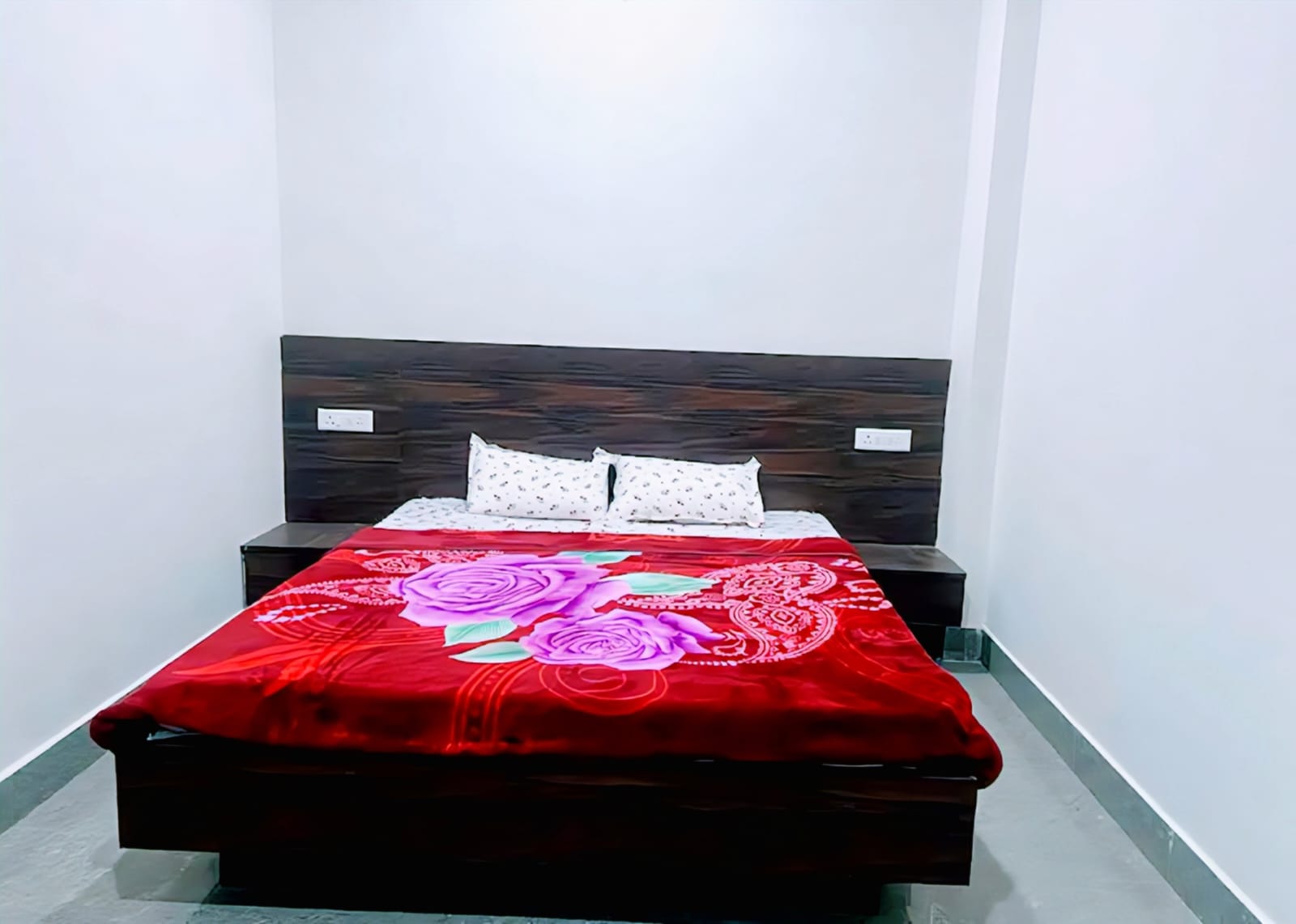 Spacious Double Bed Room with Modern Amenities