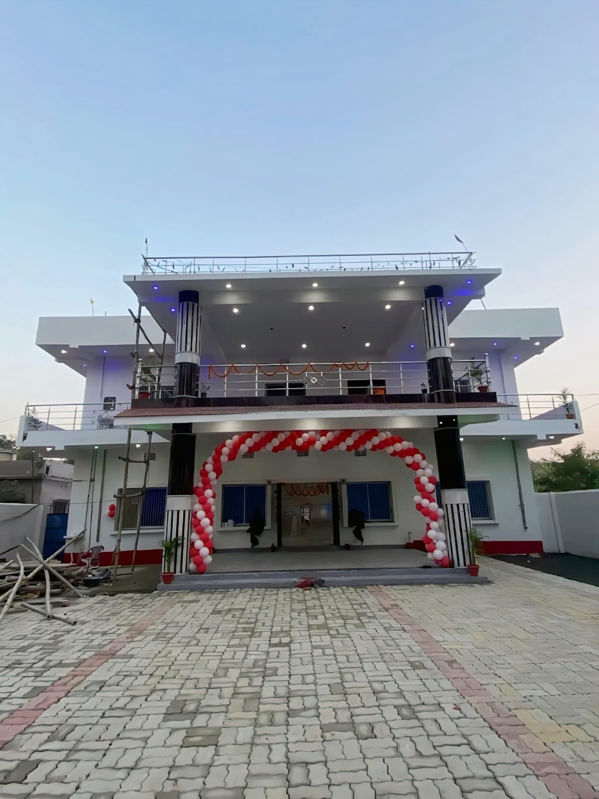 Hotel Gopal Palace - Front Entrance Daytime View